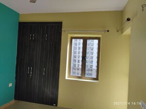 Room in 2 BHK Apartment at Panchsheel Greens, Sector 16 Greater Noida – for Sale