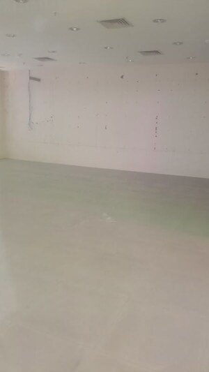 Room in  Shop at Chinar Park – for Rent
