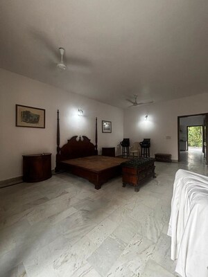 Room in 1 BHK Builder Floor at Hauz Khas – for Rent