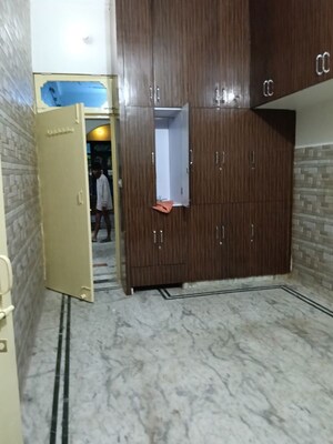 Room in 2 BHK Independent House at Gomti Nagar – for Rent