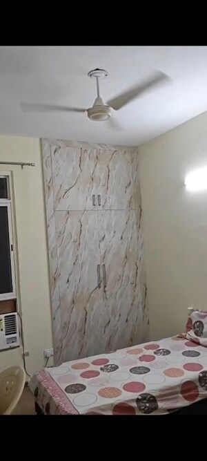 Room in 2 BHK Apartment at Jaypee Kensington Park Apartments, Sector 133 – for Rent