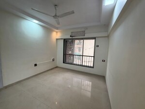 Room in 2.5 BHK Apartment at Zara Apartment, Powai – for Rent