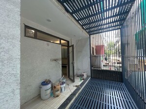 Balcony in 2 BHK Builder Floor at Sector 22 – for Rent