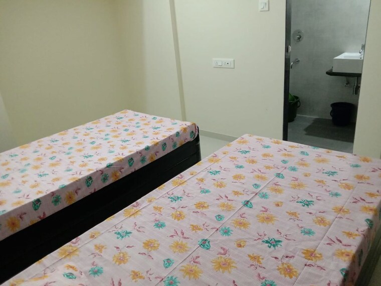 Bedroom, thane west Pg For Boys In Thane West 10593329