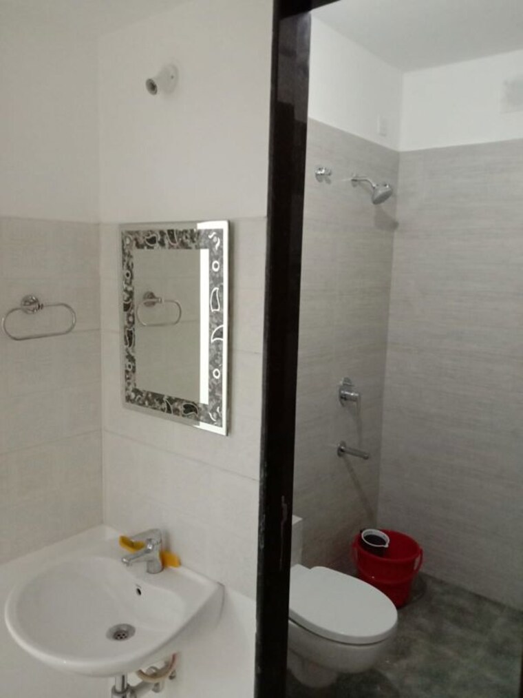 Bathroom, thane west Pg For Boys In Thane West 10593329