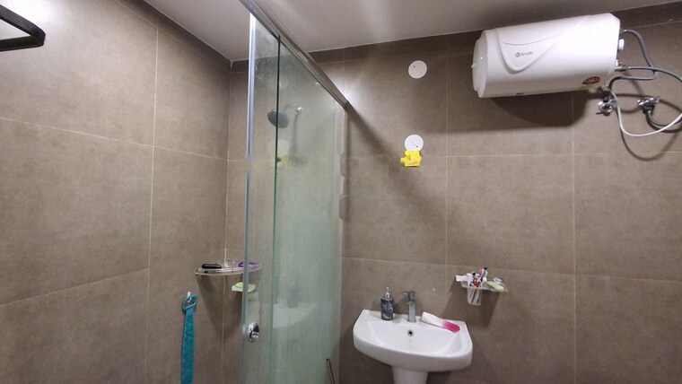Bathroom, aditya-empress-towers 3 Bedroom 2625 Sq.Ft. Apartment In Shaikpet Hyderabad 10593354