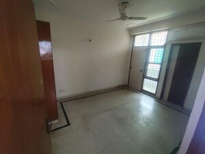 Room in 3 BHK Apartment at SS The Palladians, Sector 47 – for Rent