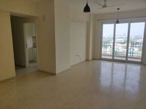 Room in 3 BHK Builder Floor at Sector 21 – for Rent
