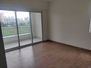 Room in 3 BHK Builder Floor at Sector 21 – for Rent