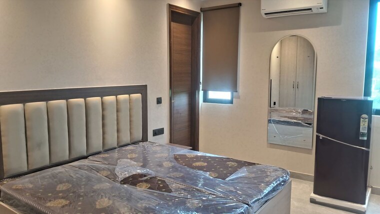 Bedroom, dlf phase i 1 RK 300 Sq.Ft. Builder Floor In Dlf Phase I Gurgaon 10593403