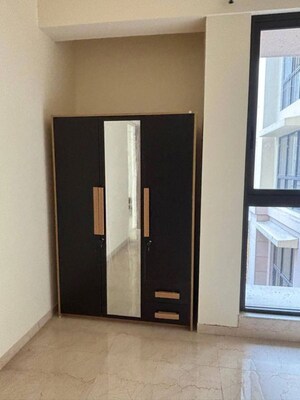 Room in 3 BHK Apartment at Lodha Sterling, Kolshet Road – for Rent