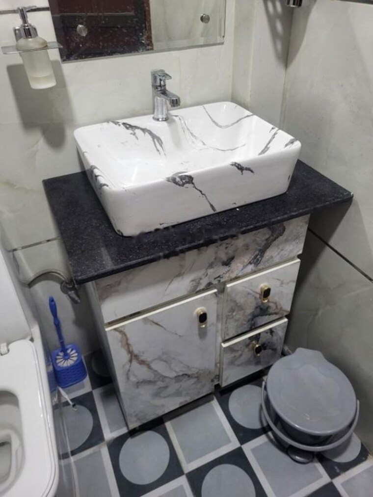 Bathroom, sushant lok i 1 Bedroom 800 Sq.Ft. Apartment In Sushant Lok I Gurgaon 10593400