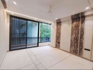 Room in 3 BHK Builder Floor at Sector 21 – for Rent