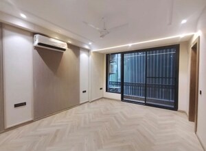 Room in 3 BHK Builder Floor at Sector 21 – for Rent