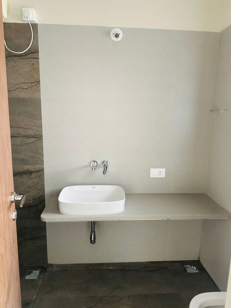 Bathroom, shree-krishna-navageeta 3 Bedroom 1200 Sq.Ft. Apartment In Chembur Mumbai 10593451
