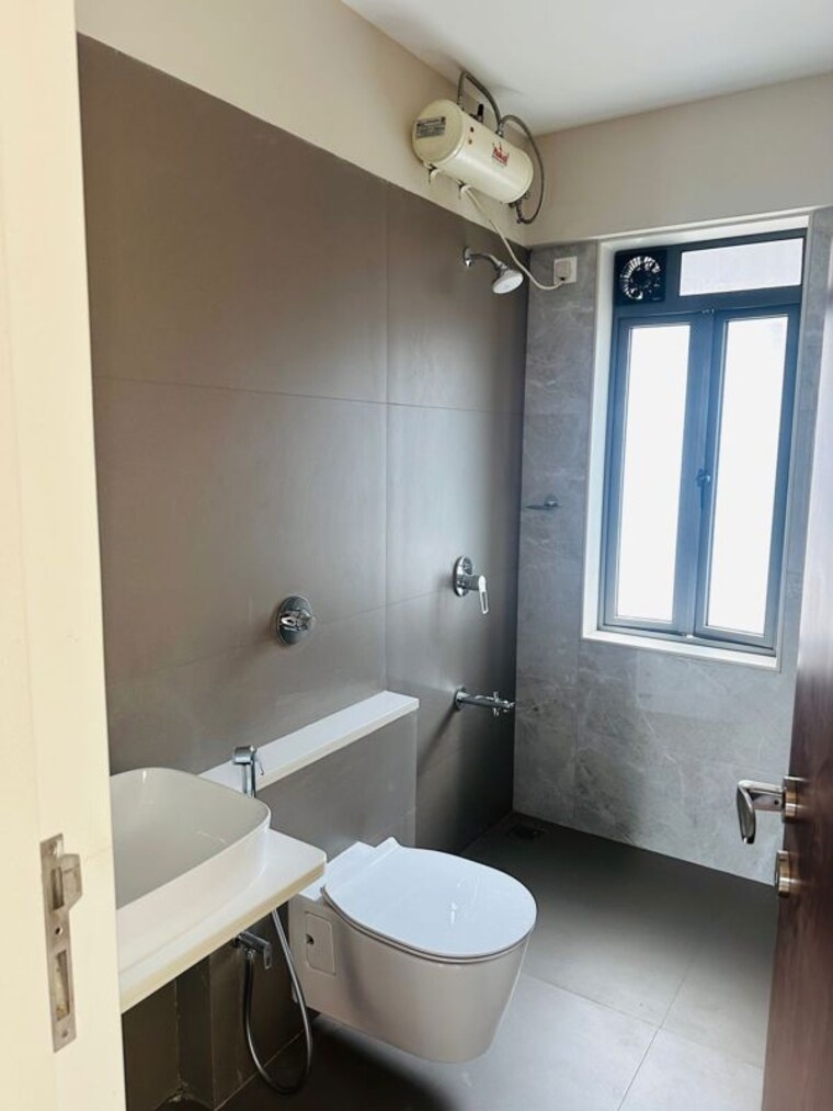 Bathroom, shree-krishna-navageeta 3 Bedroom 1200 Sq.Ft. Apartment In Chembur Mumbai 10593451