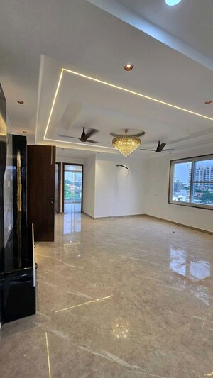 Room in 3 BHK Builder Floor at Sector 21 – for Rent