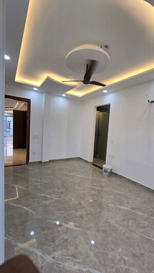 Room in 3 BHK Builder Floor at Sector 21 – for Rent