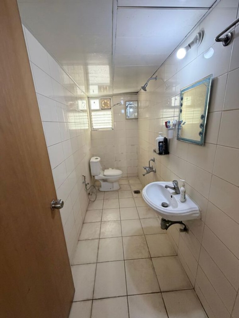 Bathroom, mantri-celestia 3 Bedroom 1500 Sq.Ft. Apartment In Gachibowli Hyderabad 10593498