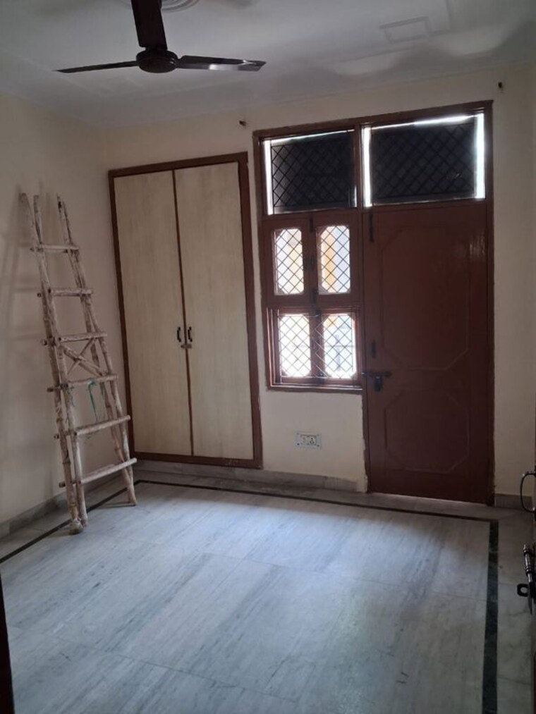 Room, sector 23 2 Bedroom 160 Sq.Yd. Builder Floor In Sector 23 Gurgaon 10593508