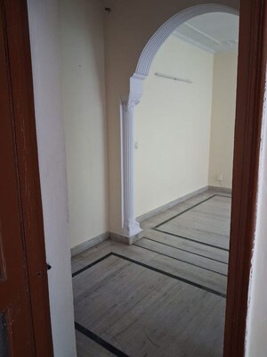 2 BHK Builder Floor For Rent in Sector 23