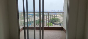 Room in 2 BHK Apartment at Lodha Amara, Kolshet Road – for Rent