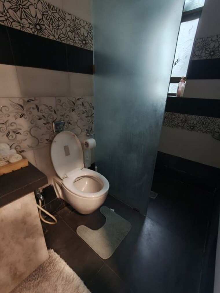 Bathroom, bandra west 2 Bedroom 700 Sq.Ft. Apartment In Bandra West Mumbai 10593528