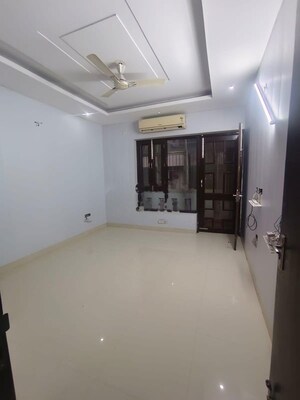 Room in 3 BHK Builder Floor at Uppal Southend, Sector 49 – for Rent