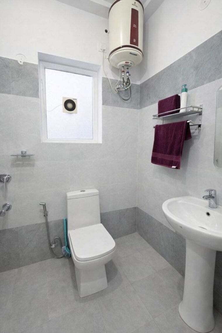 Bathroom, rajpur road 2 Bedroom 1300 Sq.Ft. Builder Floor In Rajpur Road Dehradun 10593536