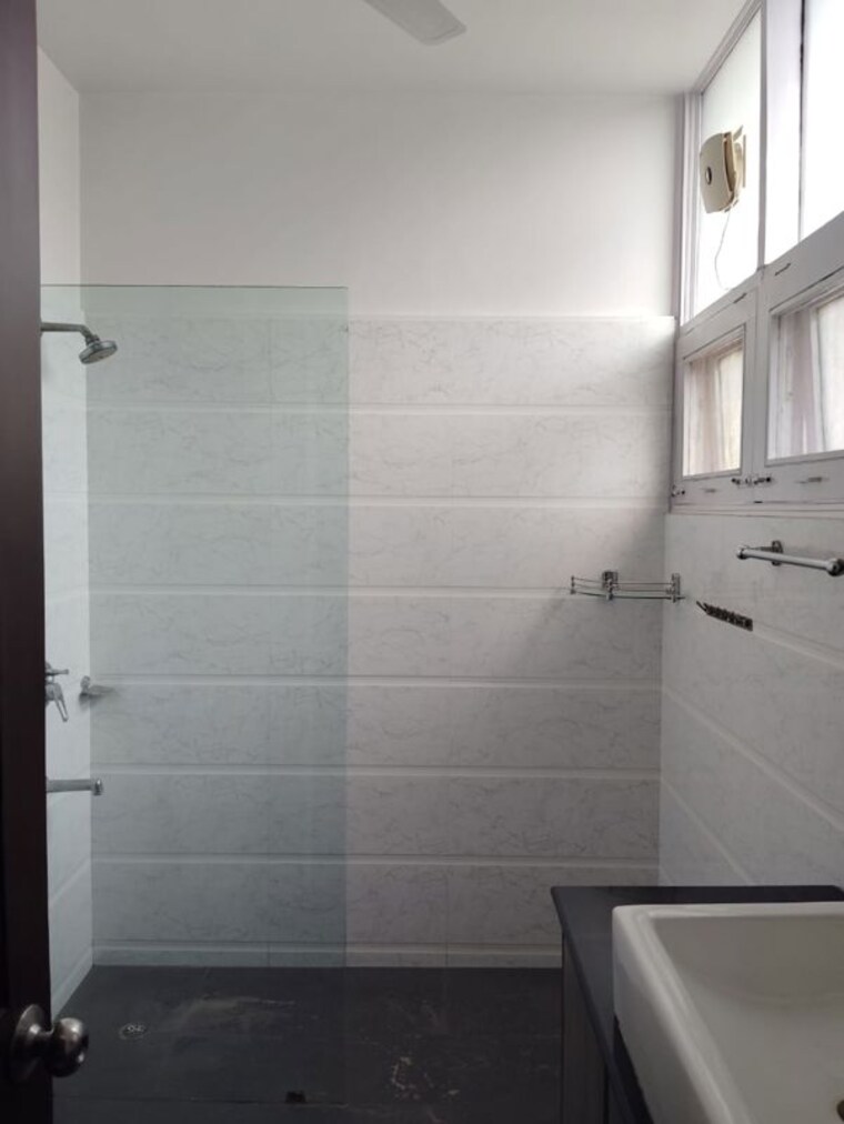 Bathroom, hauz khas 3 Bedroom 1600 Sq.Ft. Builder Floor In Hauz Khas Delhi 10593552