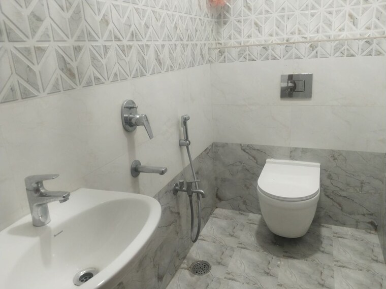 Bathroom, rr-residency-madhapur 3 Bedroom 1650 Sq.Ft. Apartment In Madhapur Hyderabad 10593542