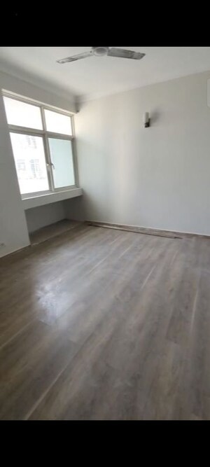 Room in 3 BHK Apartment at Raheja Atharva, Sector 109 – for Rent