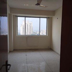 Room in 4 BHK Apartment at DLF Ridgewood Estate, Dlf Phase iv – for Rent
