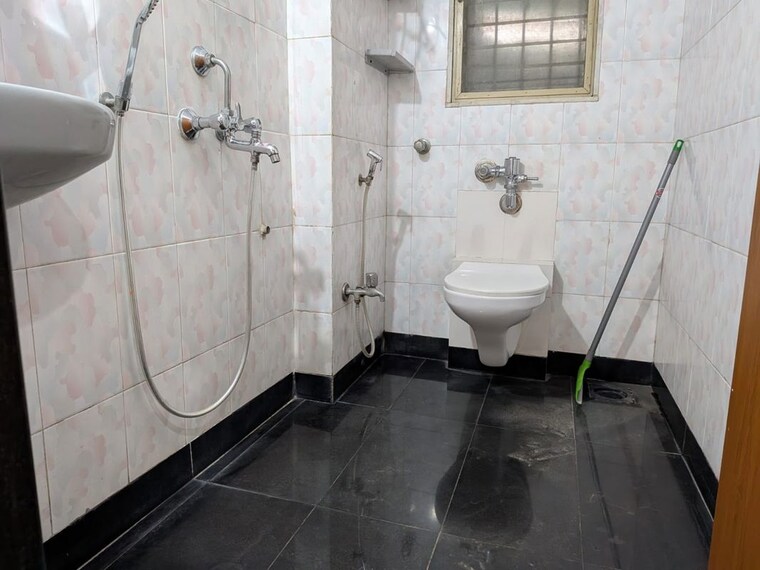 Bathroom, panch-mahal 2 Bedroom 650 Sq.Ft. Apartment In Powai Mumbai 10593642