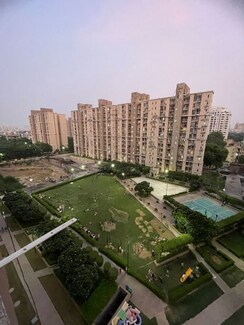 3 BHK + Servant Room Apartment For Rent in Unitech Uniworld Gardens 2