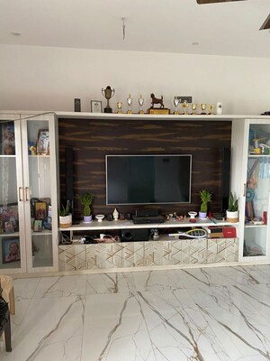 Room in 6 BHK Builder Floor at Nri Center City – for Sale