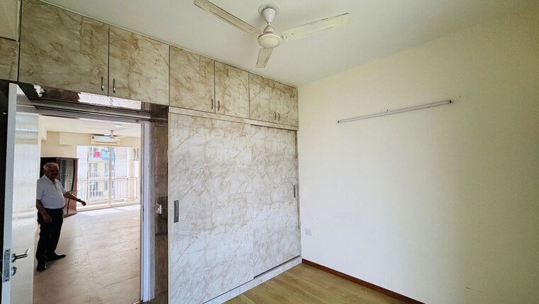 Room, emaar-gurgaon-greens 3.5 Bedroom 1650 Sq.Ft. Apartment In Sector 102 Gurgaon 10593691