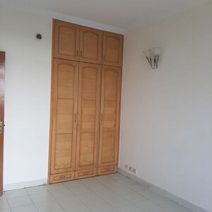 Room in 2 BHK Builder Floor at Sector 52 – for Rent