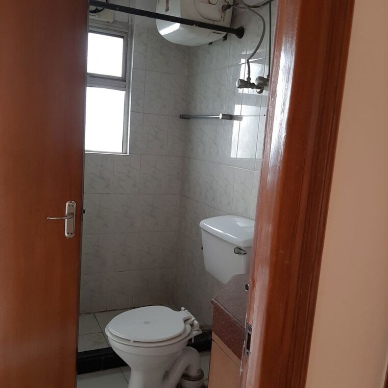 Bathroom, sector 52 2 Bedroom 1400 Sq.Ft. Builder Floor In Sector 52 Gurgaon 10593682