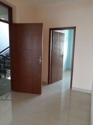Room in 2 BHK Builder Floor at Sector 52 – for Rent