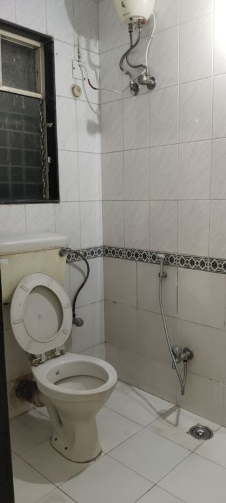 Bathroom, nirmal-lifestyle-residency-chs-ltd 2 Bedroom 900 Sq.Ft. Apartment In Mulund West Mumbai 10593684