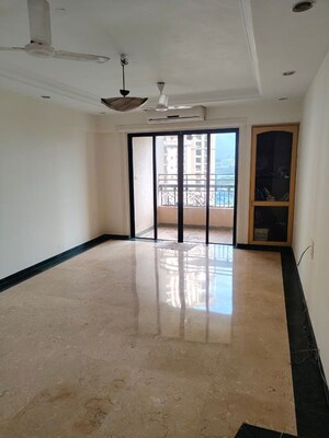 Room in 3 BHK Apartment at Hiranandani Sovereign, Powai – for Rent