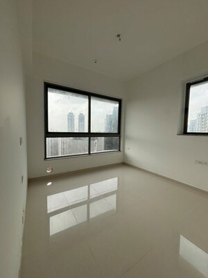 Room in 3 BHK Apartment at Kalpataru Immensa, Kolshet Road – for Rent