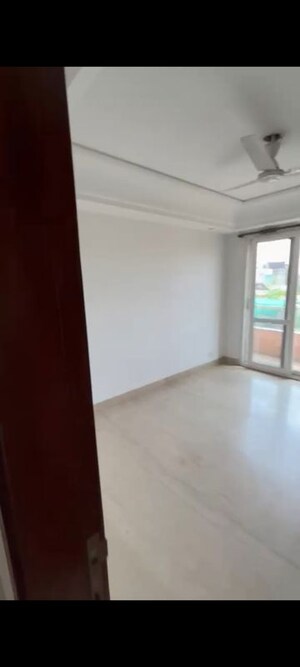 Room in 4 BHK Builder Floor at Greater Kailash ii – for Rent