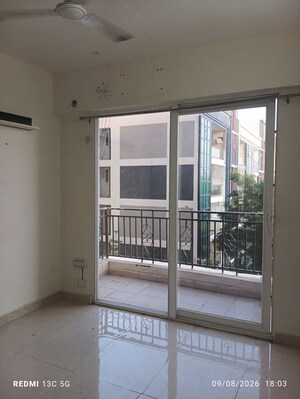 Room in 2 BHK Apartment at Signature Global Prime, Sector 63a – for Rent