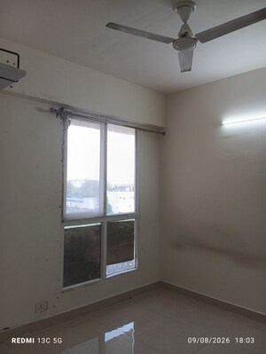 Room in 2 BHK Apartment at Signature Global Prime, Sector 63a – for Rent