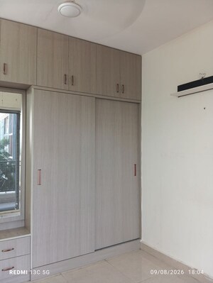 Room in 2 BHK Apartment at Signature Global Prime, Sector 63a – for Rent