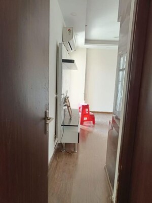 Bathroom in 3 BHK Apartment at Emaar Palm Hills, Sector 77 – for Rent