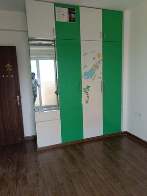 Room in 3 BHK Apartment at Emaar Palm Hills, Sector 77 – for Rent