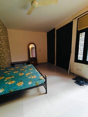 Bedroom in 2 BHK Builder Floor at Sector 46 – for Rent